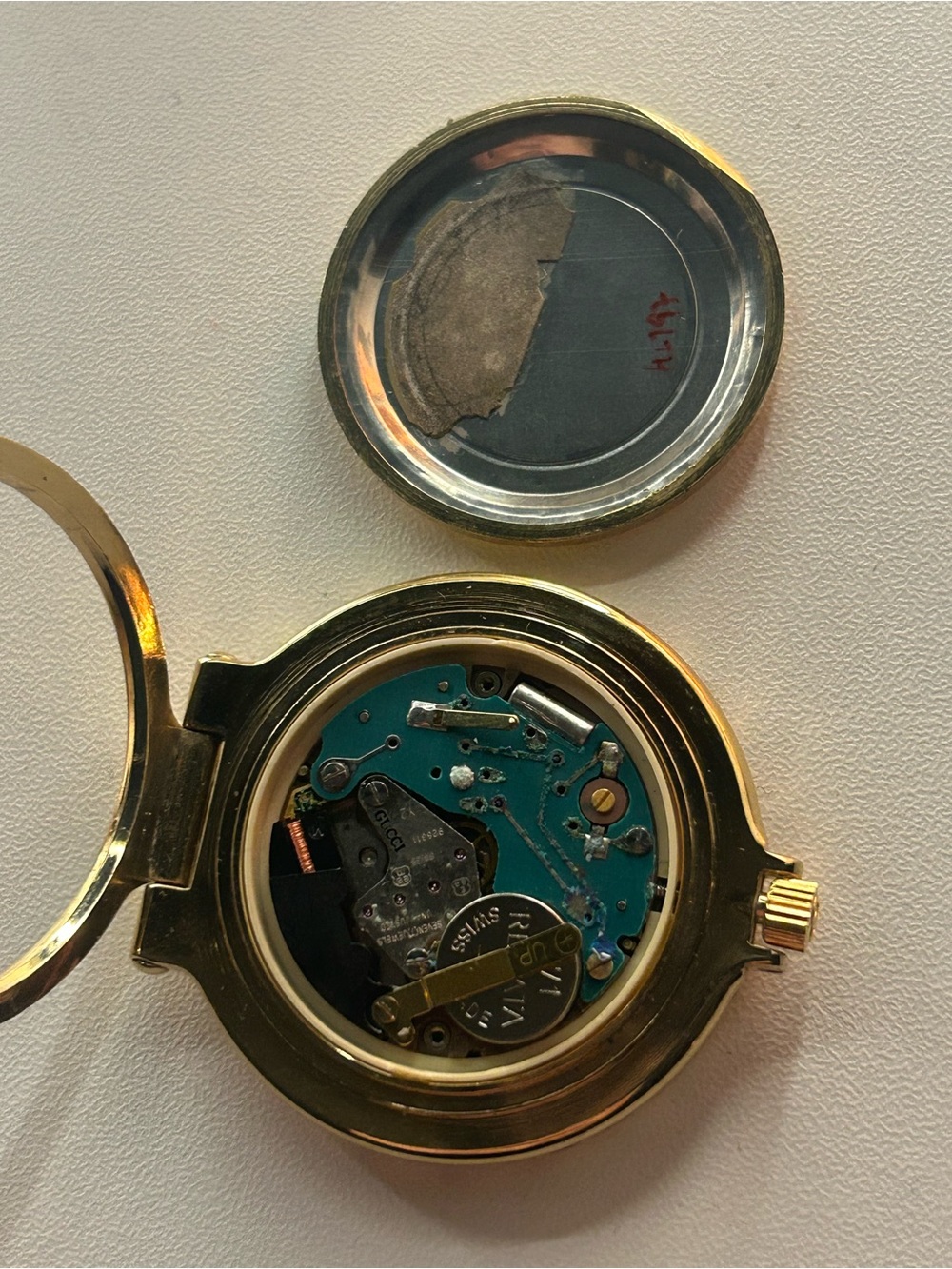 Gucci Vintage World Time Alarm Travel Clock Watch Gold Black - Repair/Parts - Picture 3 of 3